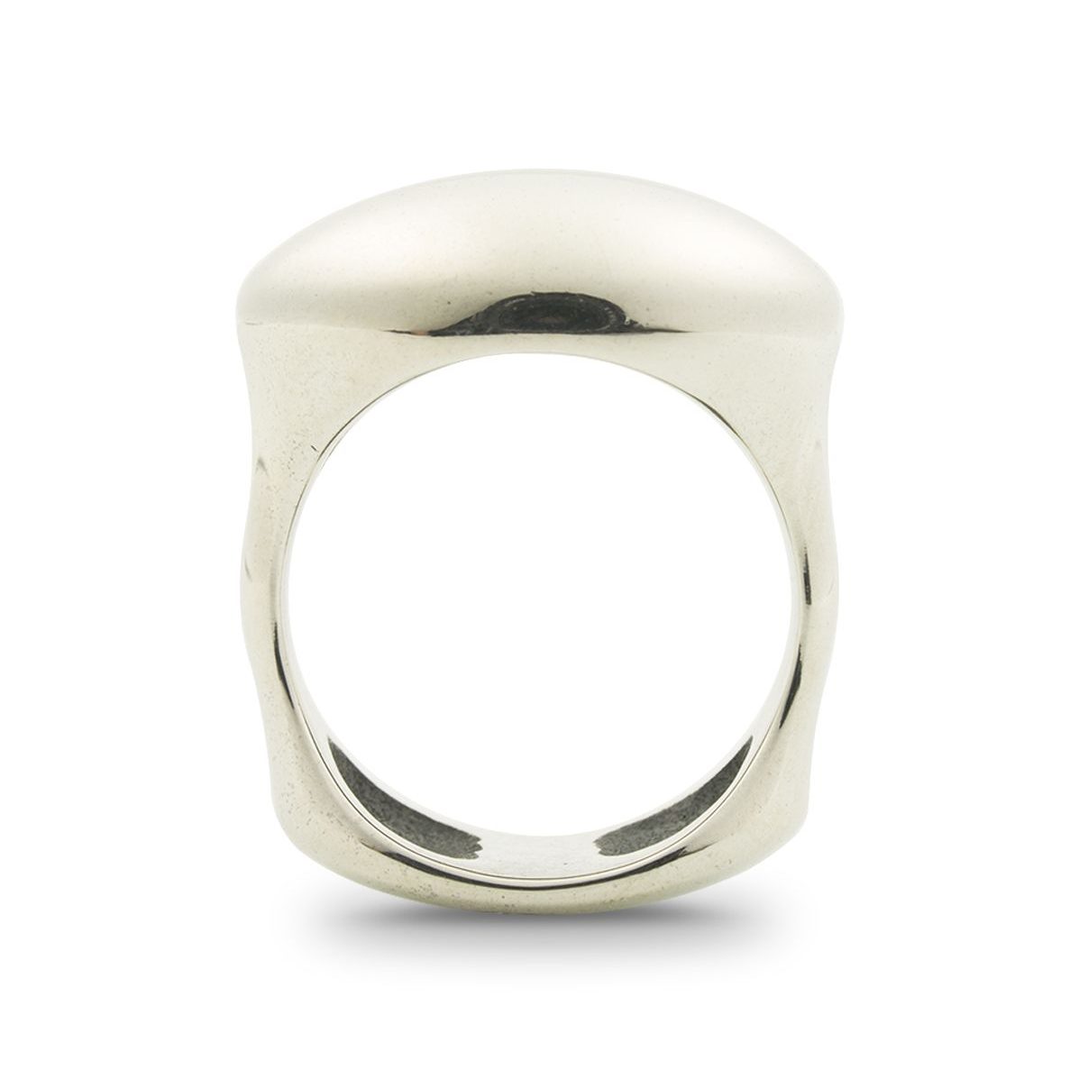 anillo-plata-bilobulado1-el-jardin-de-las-delicias materiales: plata 925. Acabado: pulido espejo. Anchura máxima: 13mm. Peso aproximado: 14g. Colección inspirada en El Jardín de las Delicias (Museo del Prado, Madrid). Objeto diseñado y fabricado artesanalmente por el estudio-taller de malicia.
