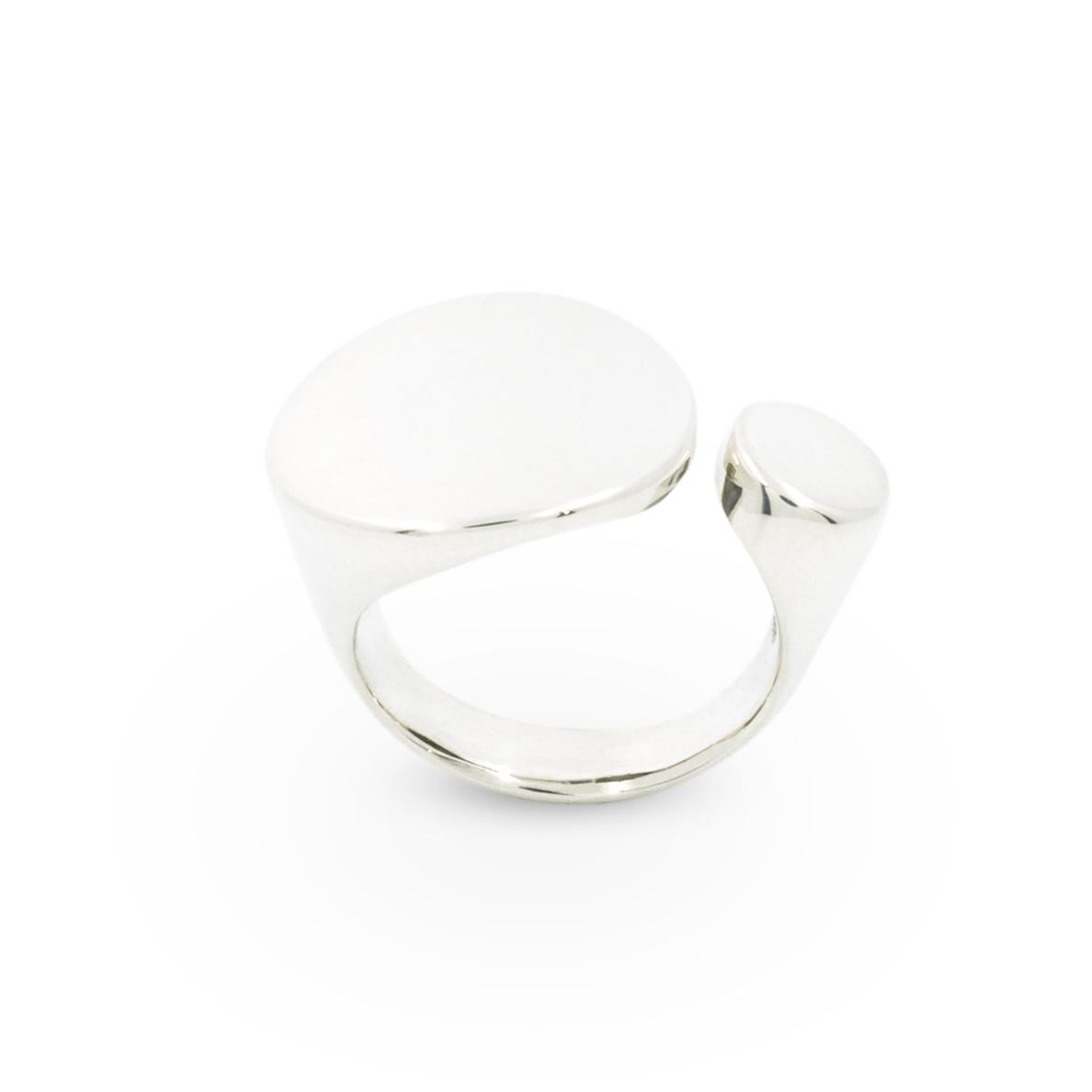 anillo-asimetrico-plata-diseno-artesaniacontemporanea-tanguy-malicia-1 Anillo abierto de plata 925 pulido espejo. Ancho máximo 17mm. Objeto diseñado y fabricado artesanalmente en Madrid, España, por el estudio-taller de malicia. Este anillo ha sido fabricado por personas que disfrutan su trabajo.