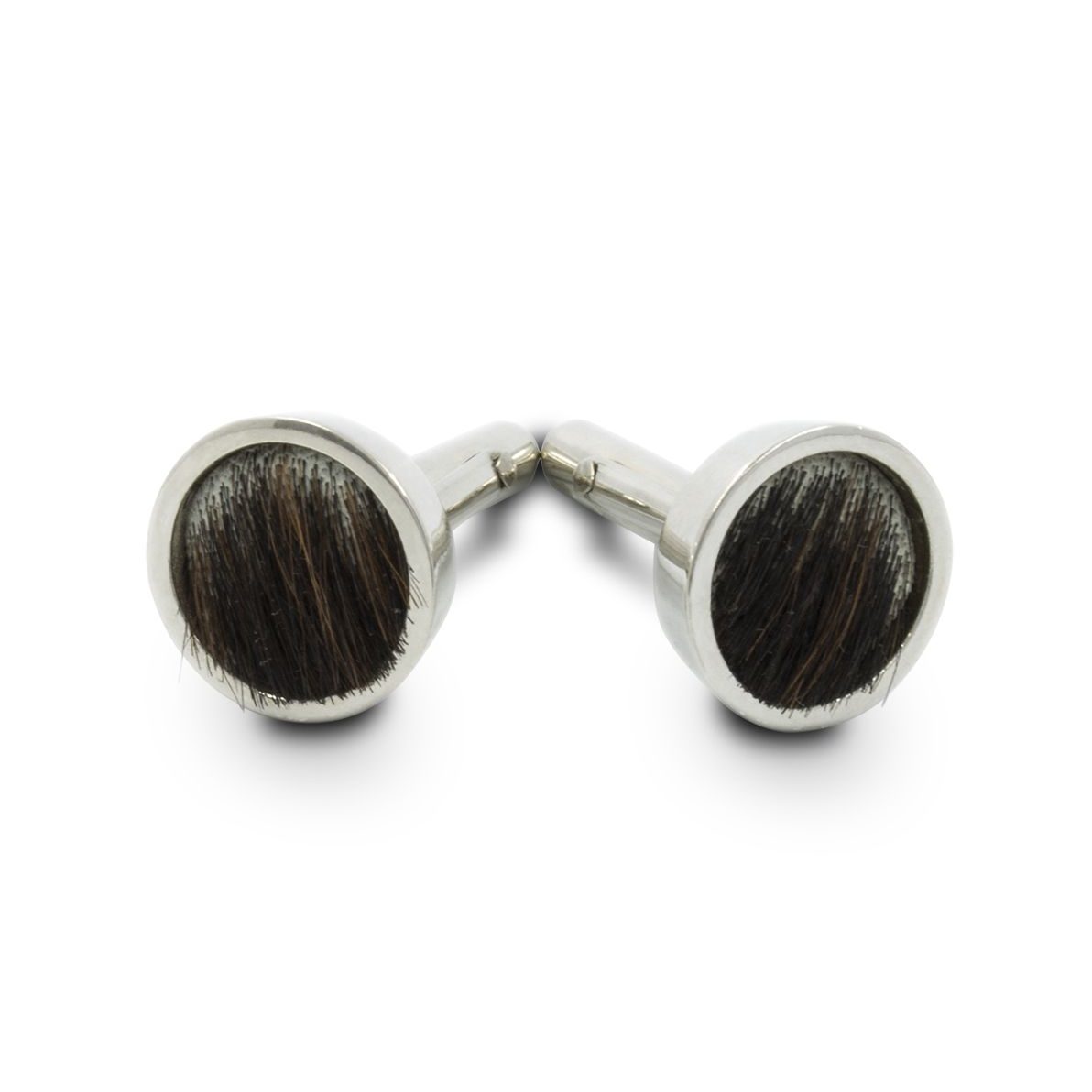 gemelos-plata-piel-diseno-artesaniacontemporanea-pieldelobo-malicia-7 Gemelos de plata 925 y piel de vacuno oscura. Cómodo sistema de cilindro basculante. Objeto diseñado y fabricado artesanalmente en Madrid, España, por el estudio-taller de malicia. Estos gemelos han sido fabricados por personas que disfrutan su trabajo.