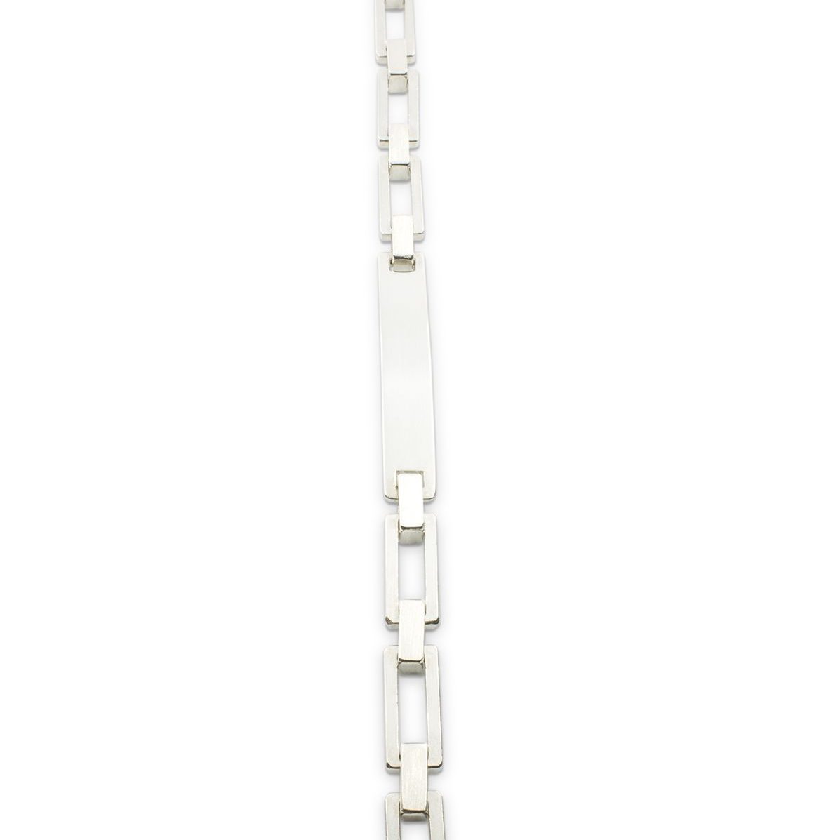 pulsera-esclava-cadena-plata-mujer-hombre-unisex-joya-diseno-artesaniacontemporanea-madridmemata-malicia-2 Esclava de eslabones macizos de plata 925 mate, con placa para inscripción. Cierre oculto de diseño propio. Ancho 8mm.