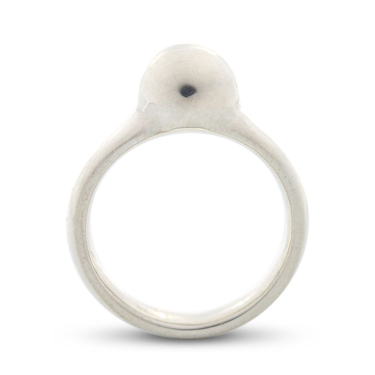 anillo-plata-hombre-mujer-unisex-diseno-artesaniacontemporanea-oneworld-malicia-2 Anillo de plata 925. Objeto diseñado y fabricado artesanalmente en Madrid, España, por el estudio-taller de malicia. Este anillo ha sido fabricado por personas que disfrutan su trabajo.