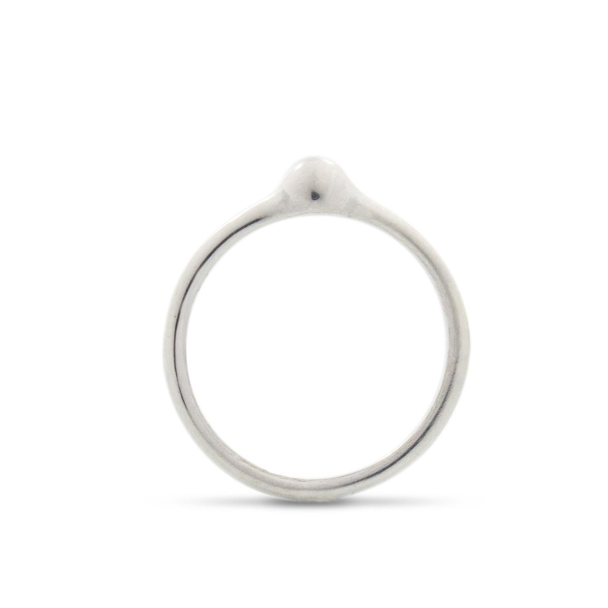 anillo-plata-mujer-hombre-unisex-diseno-artesaniacontemporanea-oneworld-malicia-2 Anillo de plata 925. Objeto diseñado y fabricado artesanalmente en Madrid, España, por el estudio-taller de malicia. Este anillo ha sido fabricado por personas que disfrutan su trabajo.