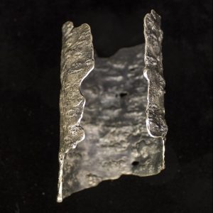 Brazalete Abedul 2, plata 925 envejecida. Pieza única diseñada y fabricada artesanalmente por el estudio-talle de malicia. Objeto fabricado por personas que disfrutan su trabajo.